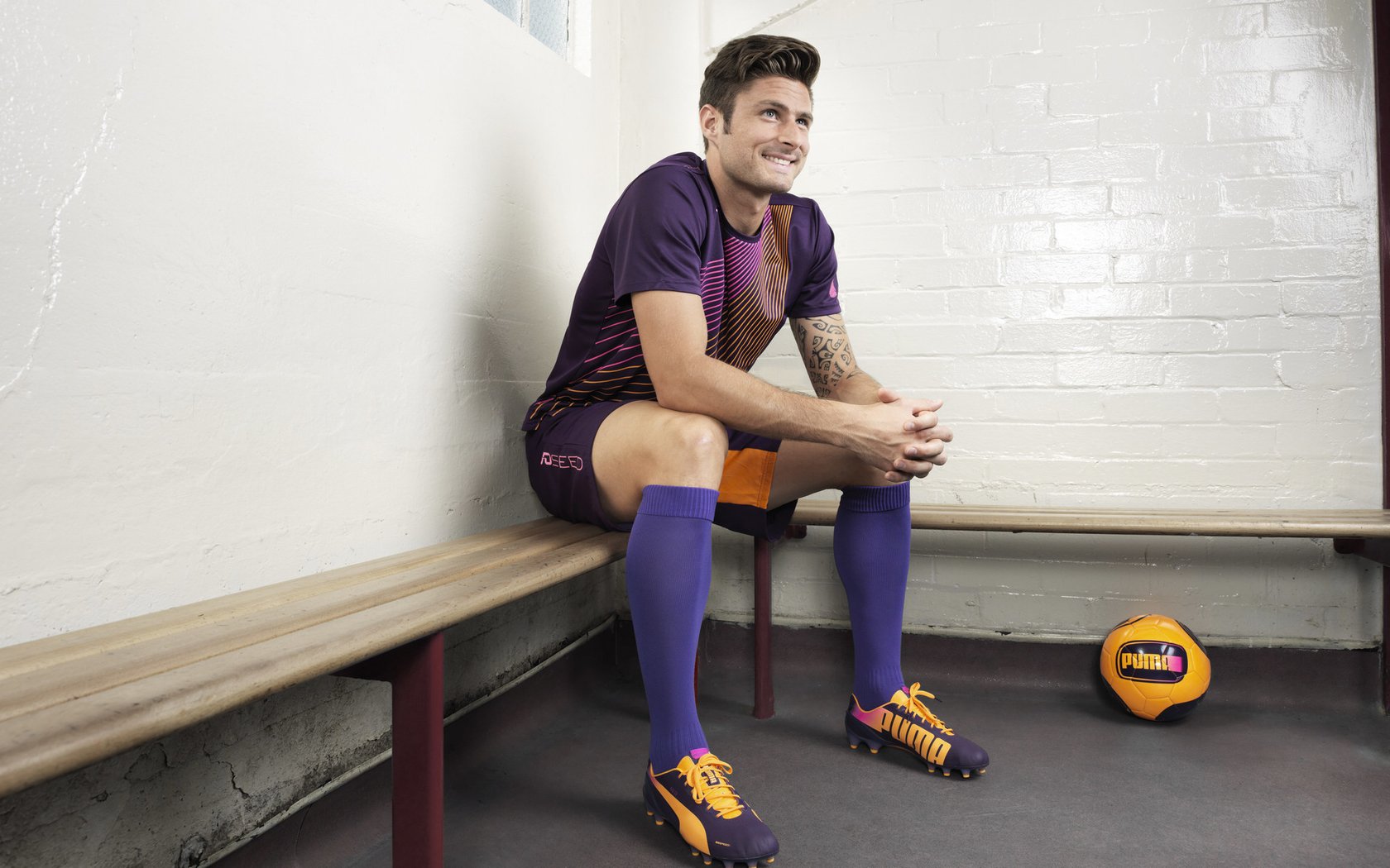 惊天冷门！网球巨星穆古鲁扎跨界横扫皇家马德里，网球明星穆古鲁扎跨界战场，狂胜皇家马德里！