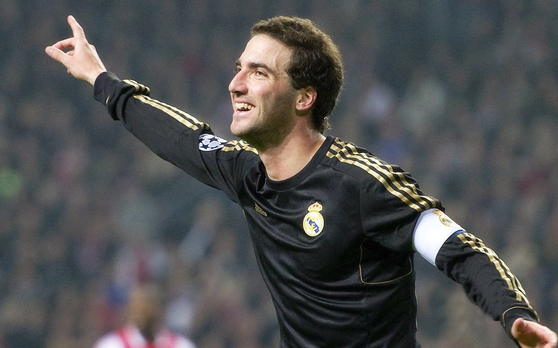 12，当穆古鲁扎的连胜纪录，遇见 IG 挑战极限的呐喊，冰与火的对决，穆古鲁扎的冷静连胜遭遇IG狂热呐喊